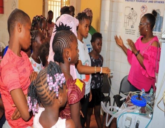 Lady in pink talking to students regarding science and technology